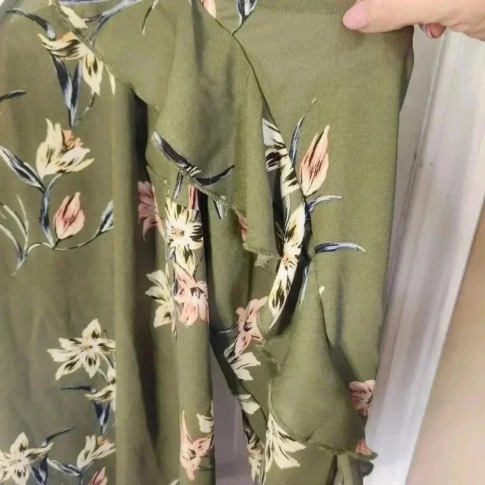 George Plus Size Olive Floral Cold Shoulder Top | Flowy Ruffle | 1X - Picture 7 of 11